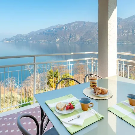 Duplex With Lake View, Parking, Wifi Apartment
