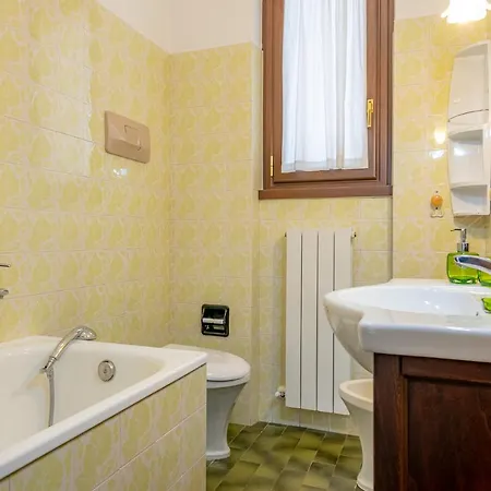 Duplex With Lake View, Parking, Wifi Apartment *